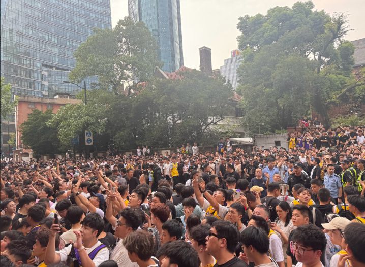 疯狂追车极, 通大学与球