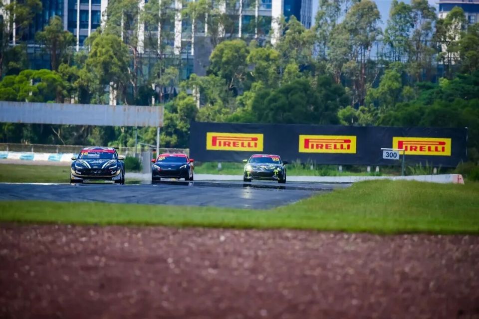 xoe, 的赛道竞速